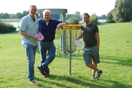 Von links: Wolfgang Philippsen (BSF), Jörg Lober (SRB) und Turnierdirektor Andreas Martin freuen sich auf die Neuauflage der Salzgitter Island Challenge auf der Insel im Salzgittersee.